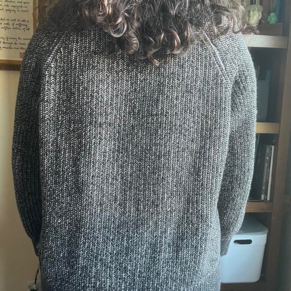Nice grey sweater - Picture 4 of 4